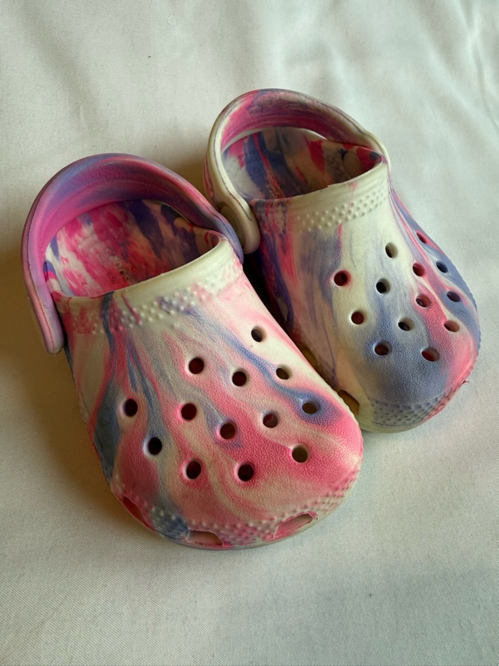 Kids Crocs Marble-Pattern (glow in dark) Clog - Pink Purple (White Size 5)